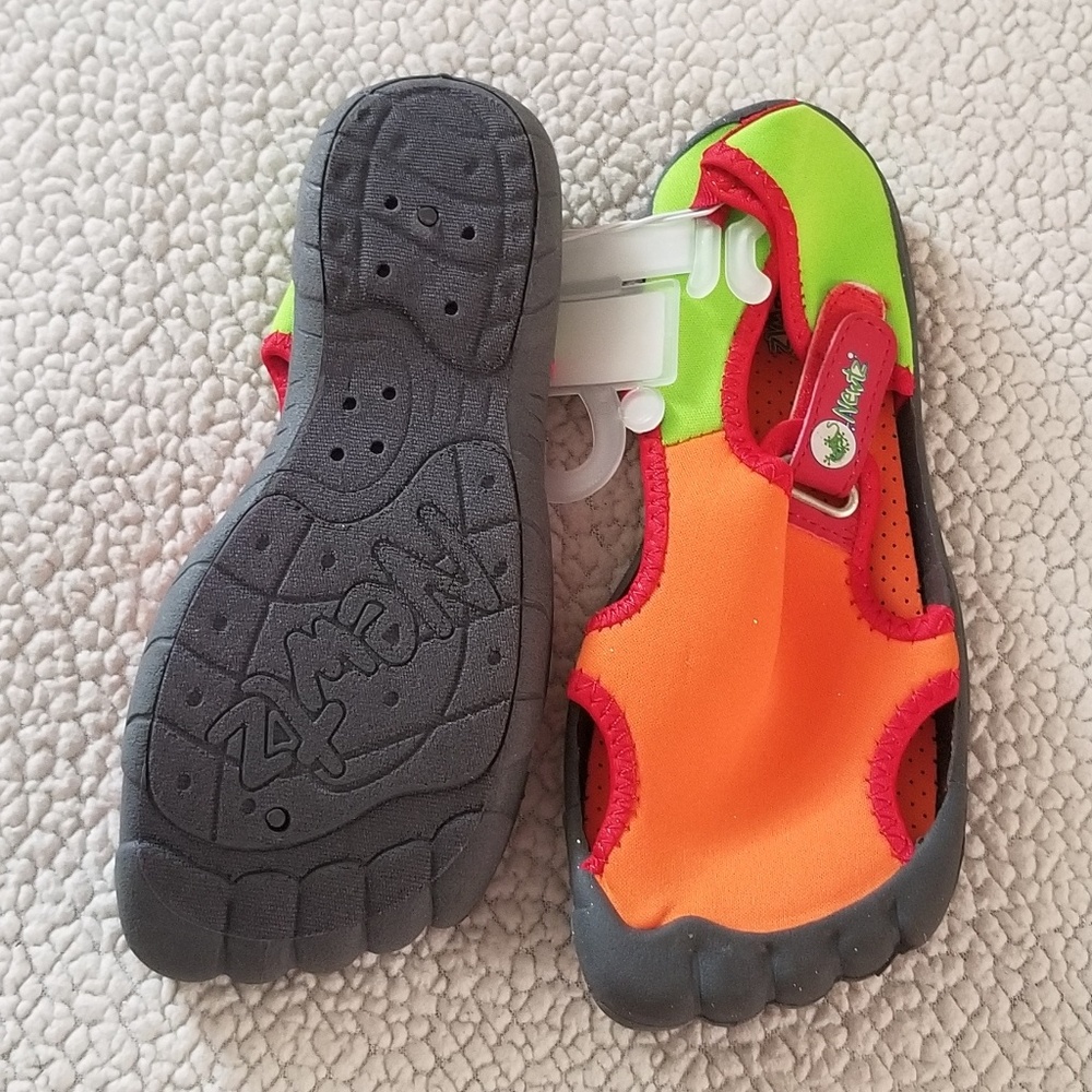 Slippers - Picture 2 of 2